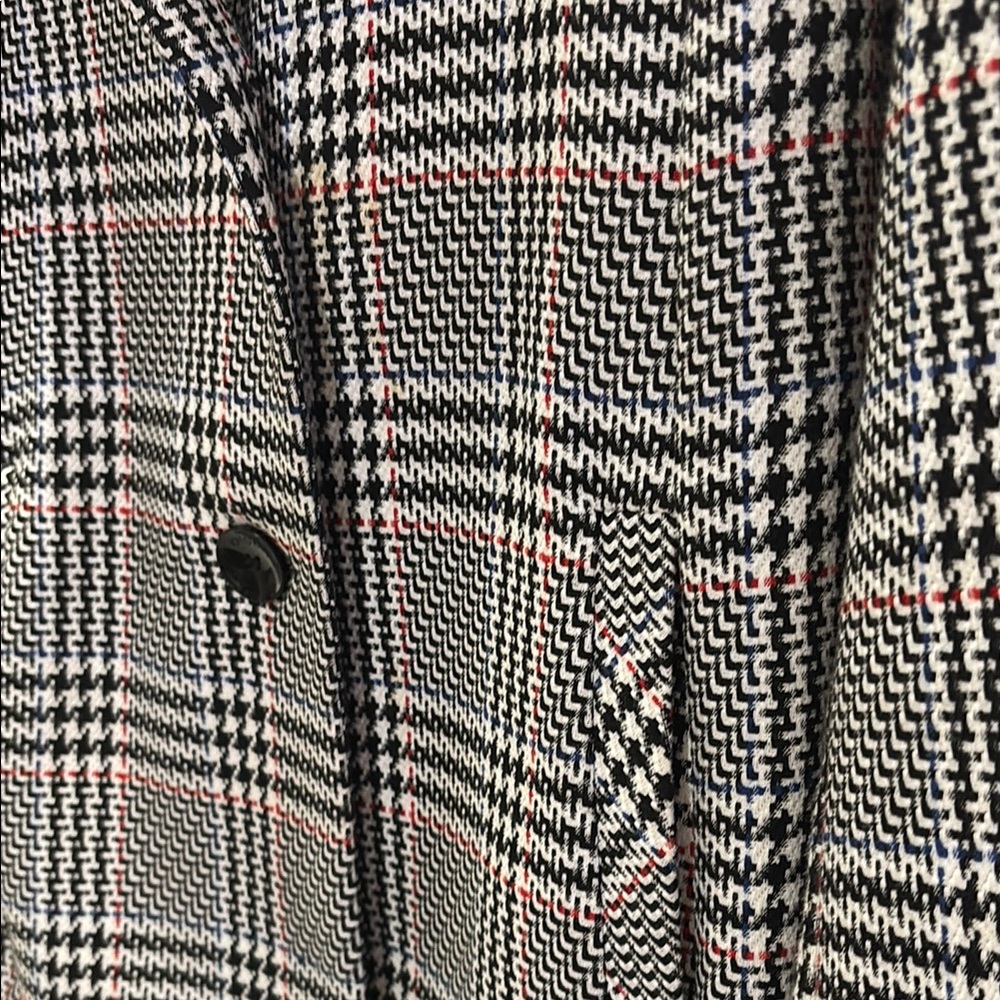 Black and White Blazer with Classic Plaid Design - Picture 3 of 3